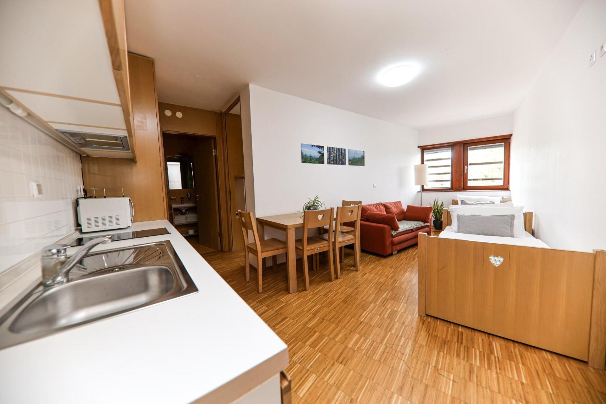 Hotel Celjska Koca Цельє Екстер'єр фото
