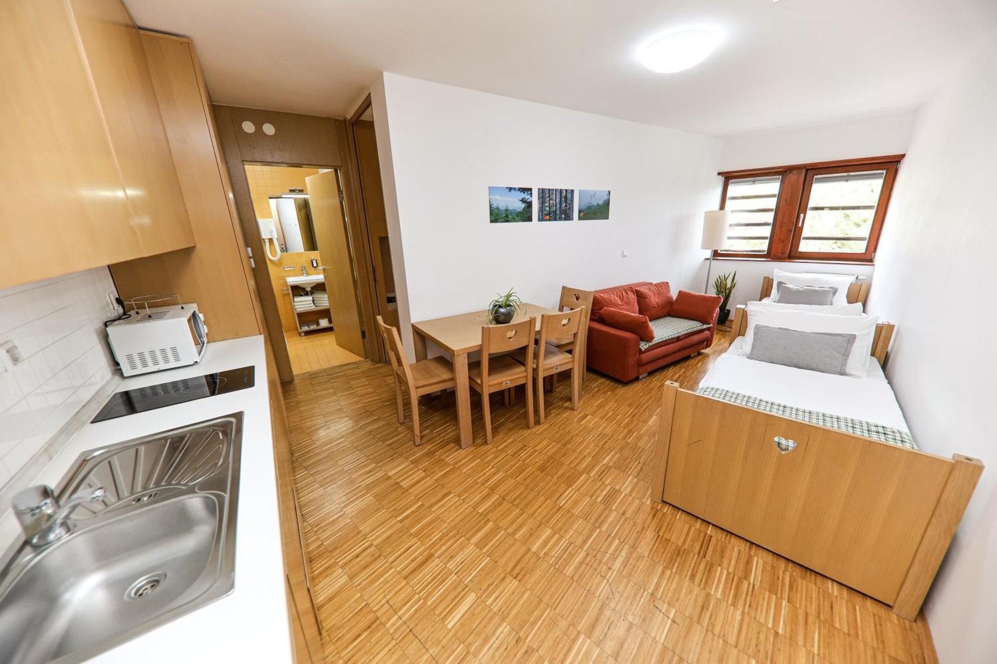 Hotel Celjska Koca Цельє Екстер'єр фото